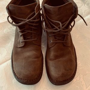 Born Men’s Suede gently used Boots 9.5